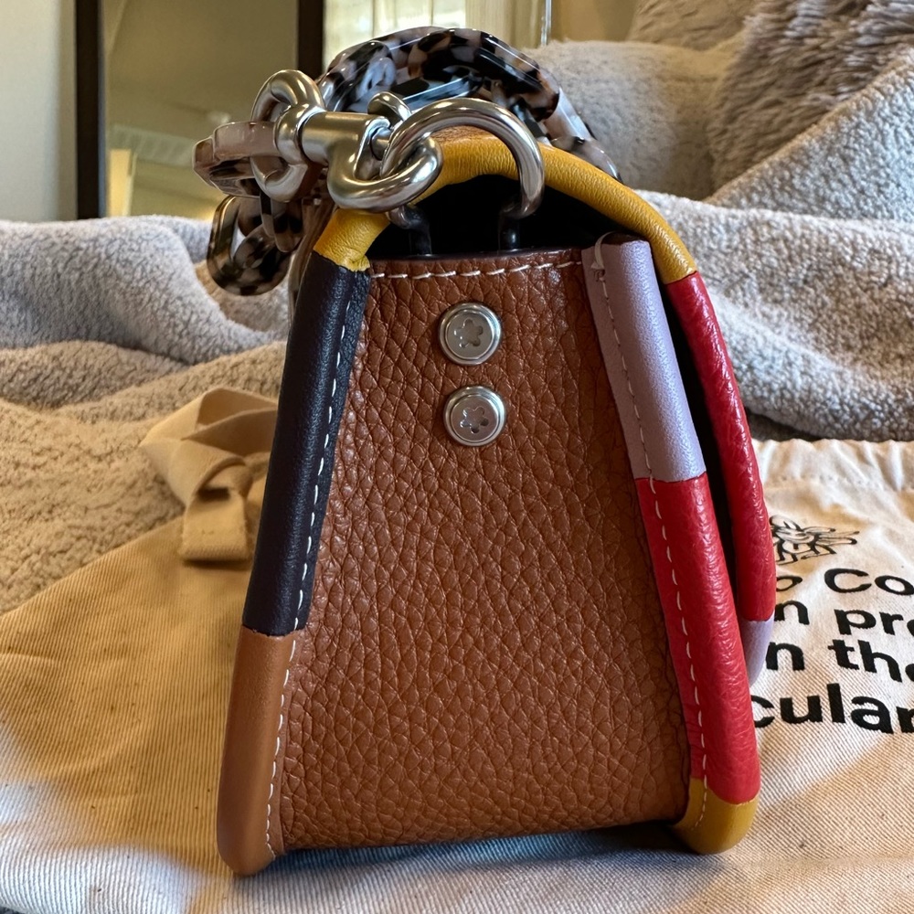 Wavy Dinky In Coachtopia Leather With Upcrafted Scrap Binding - Picture 4 of 13